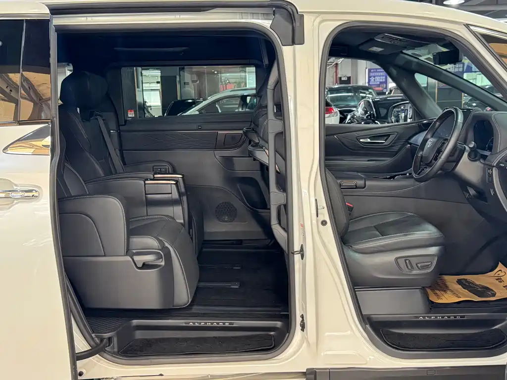 Toyota Alphard 2026 — фото 12