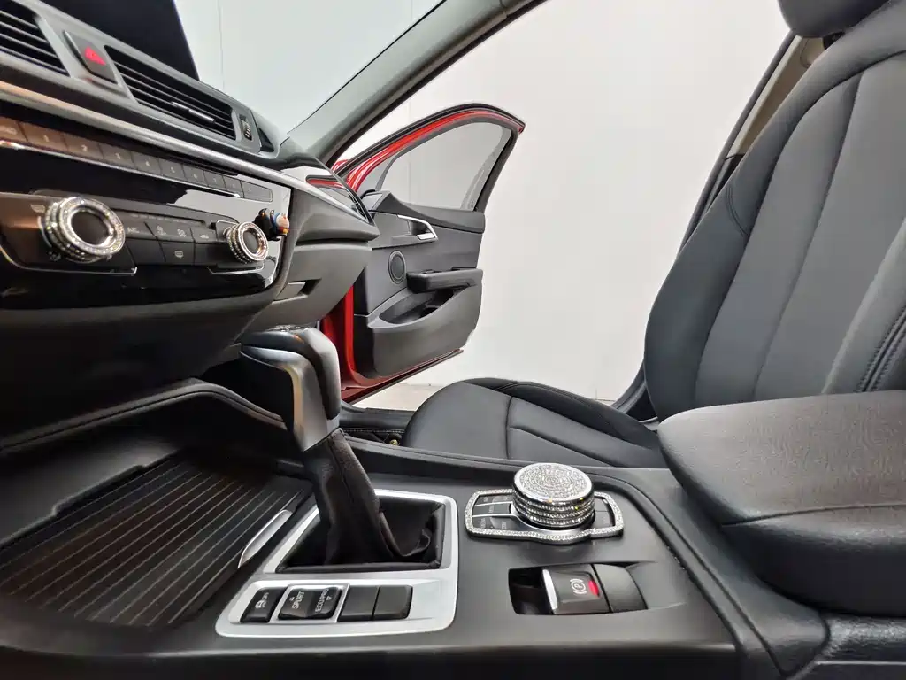 BMW 1 Series 2019 — фото 11