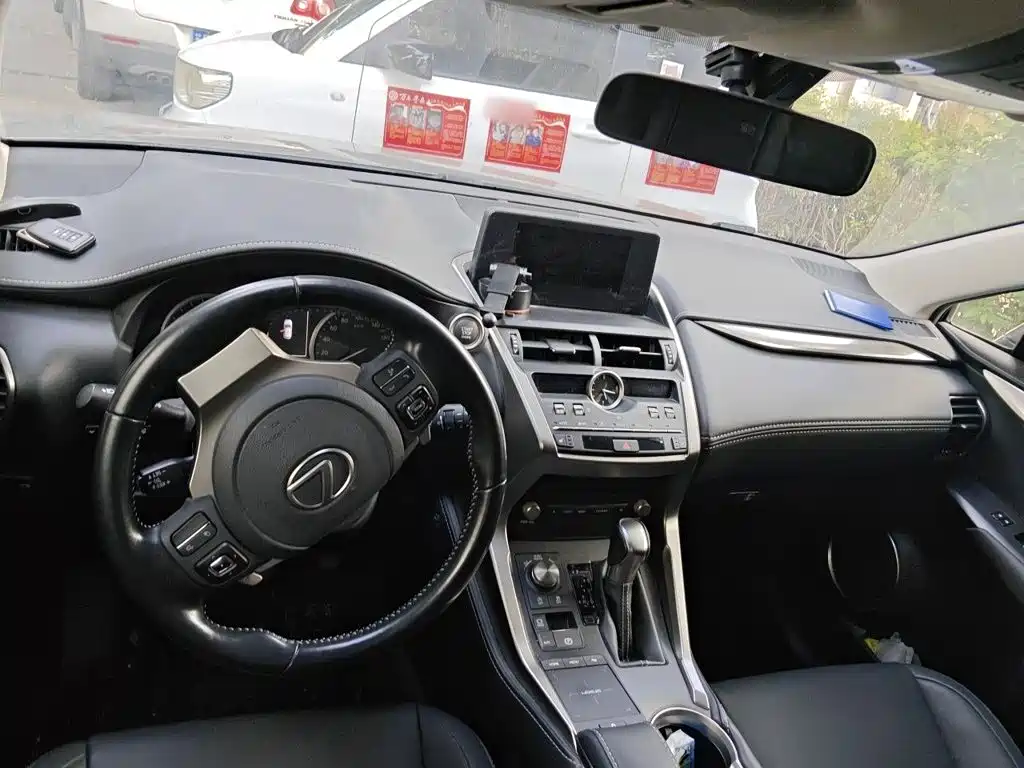 Lexus NX 2021