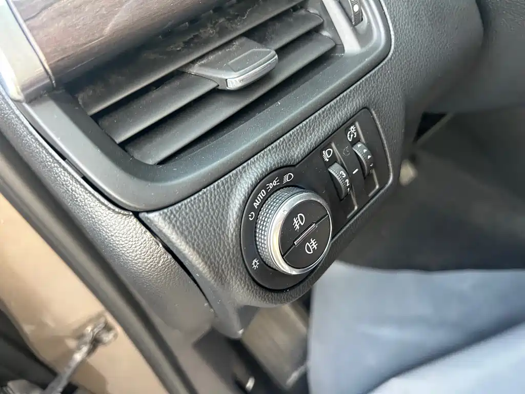 Buick Envision Plus 2016 — фото 10