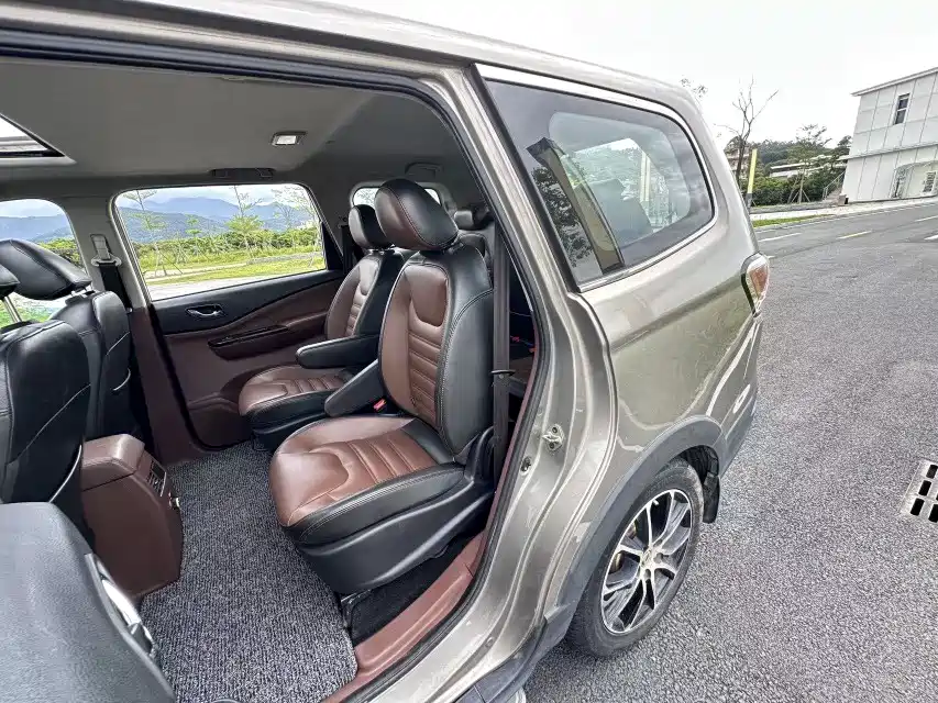 Dongfeng Fengxing SX6 2017 — фото 8