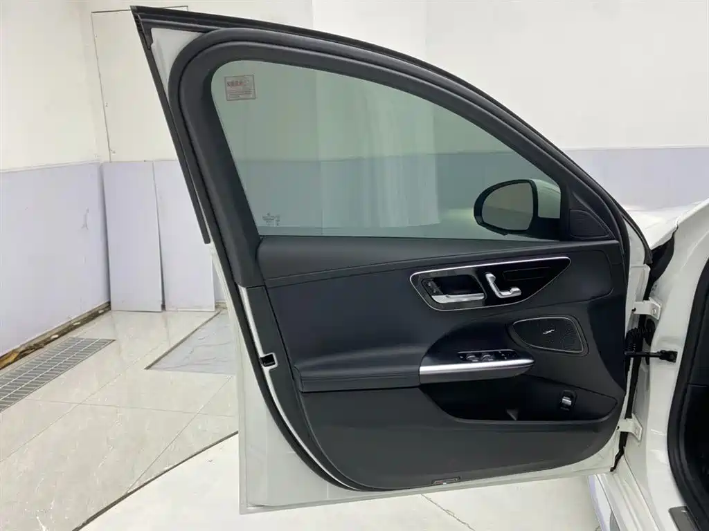 Mercedes-Benz C-Class 2024 — фото 16