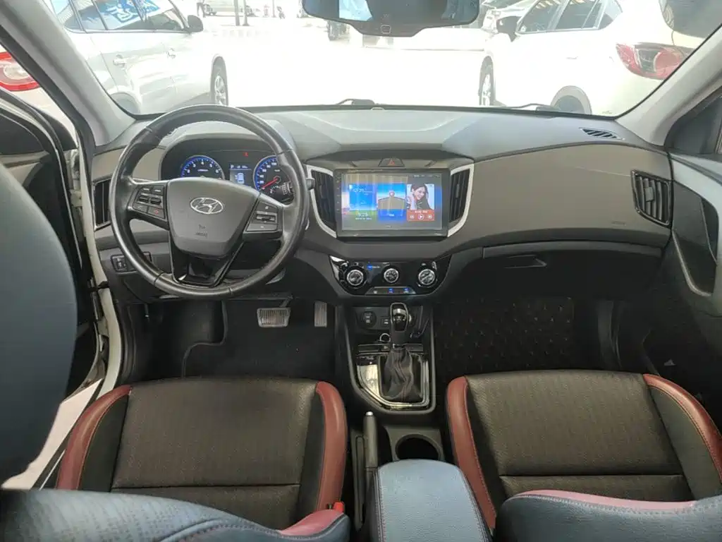 Hyundai ix25 2018 — фото 10