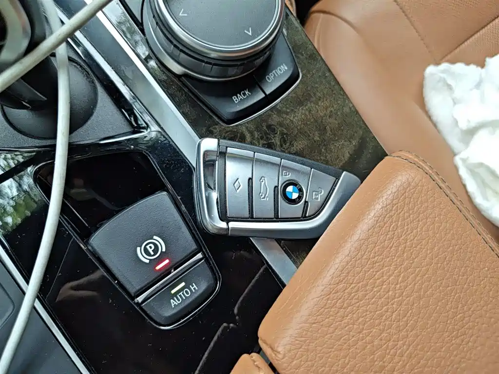 BMW 5 Series 2020 — фото 9