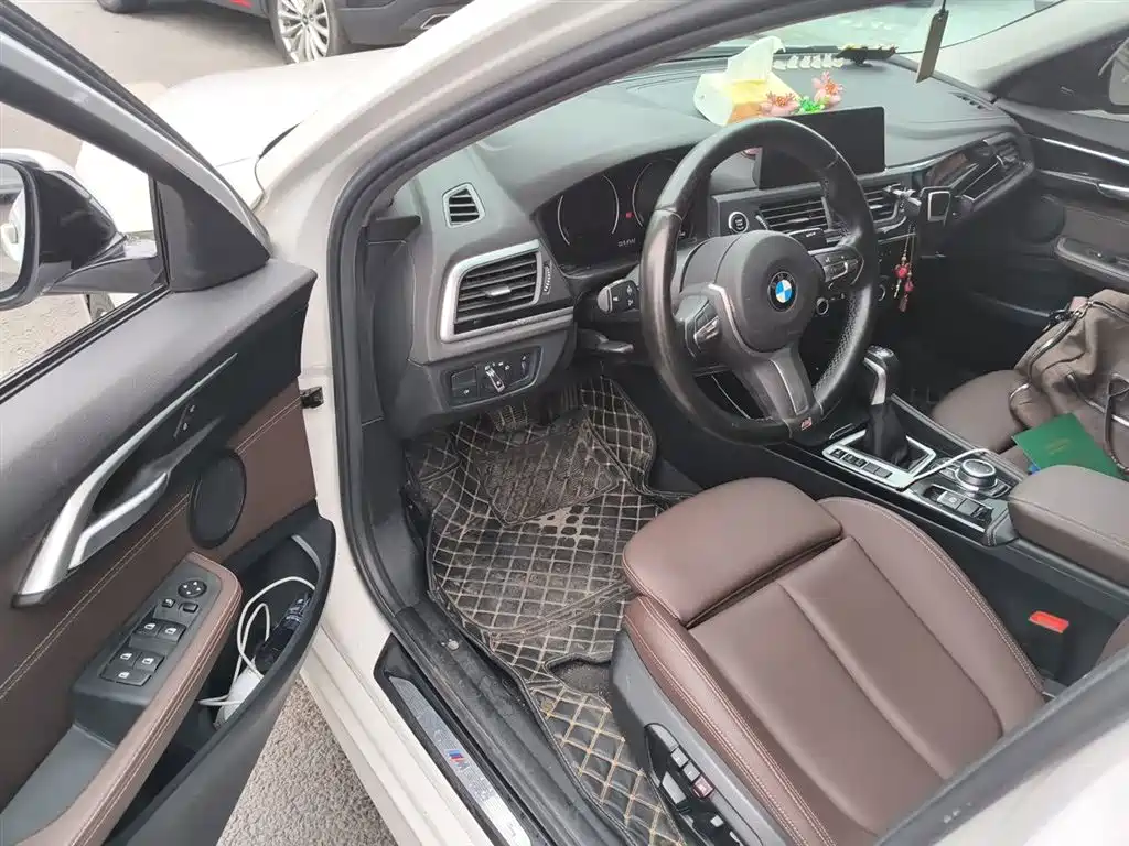 BMW 1 Series 2019 — фото 17
