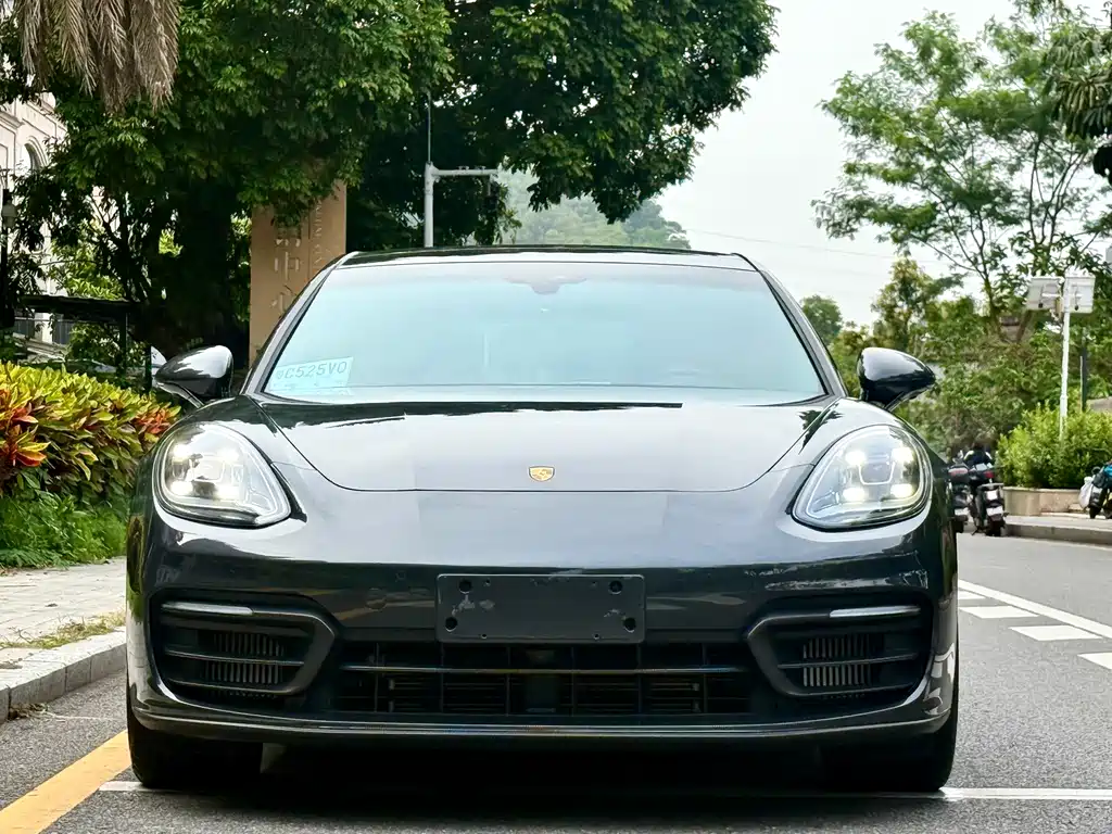 Porsche Panamera 2023