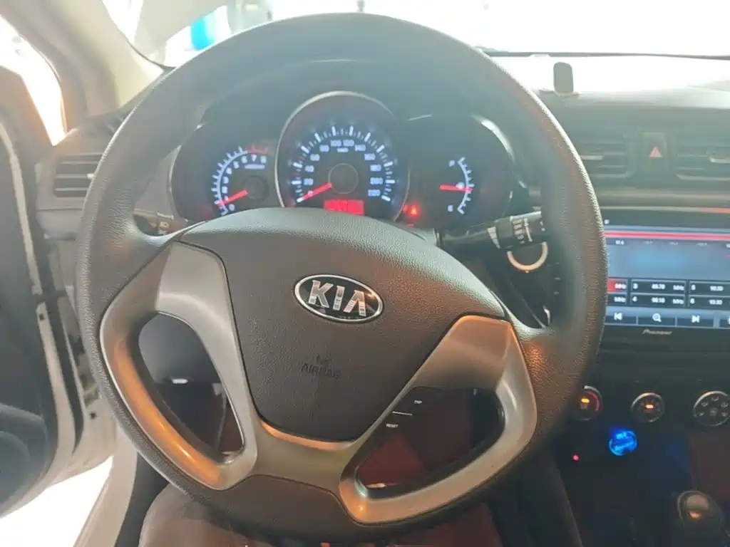 Kia K2 2015 — фото 11