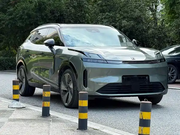Lynk & Co 08 EM-P 2023