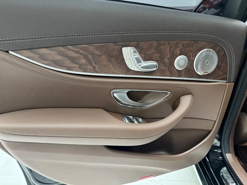 Mercedes-Benz E-Class 2022 — фото 10