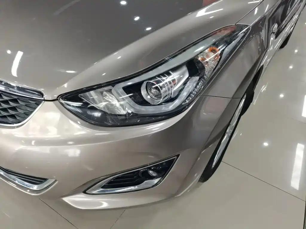 Hyundai Elantra 2017 — фото 24
