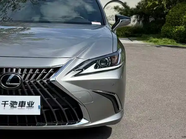 Lexus ES 2023