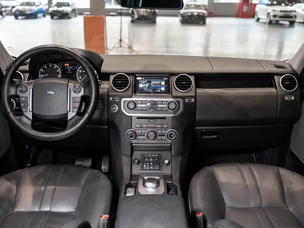Land Rover Discovery 2016 — фото 16