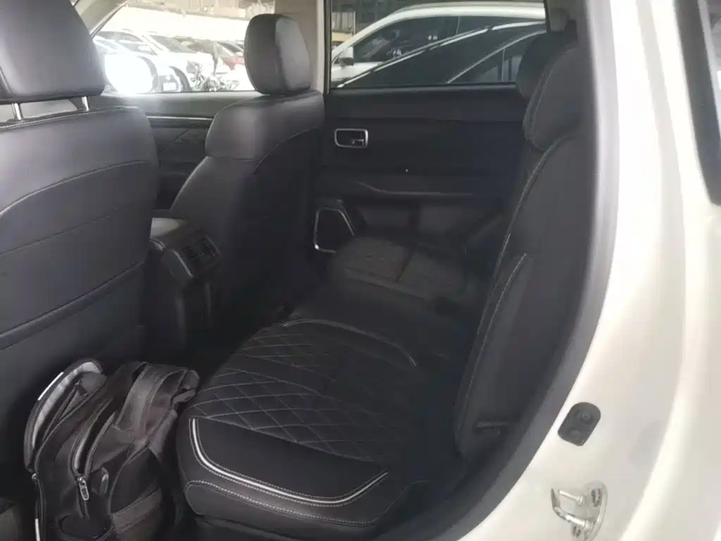 Mitsubishi Outlander 2020 — фото 17