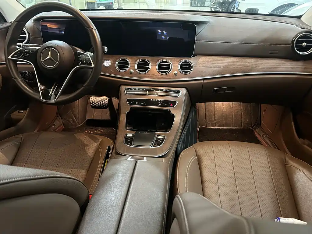 Mercedes-Benz E-Class 2023 — фото 8