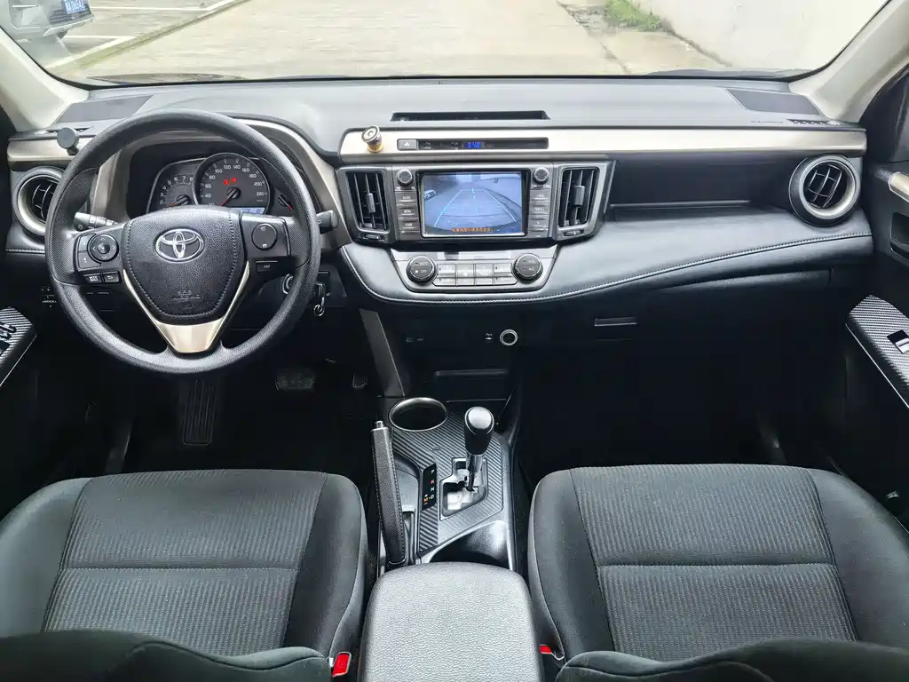 Toyota RAV4 2016 — фото 9