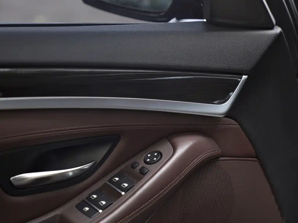 BMW 5 Series 2015 — фото 13