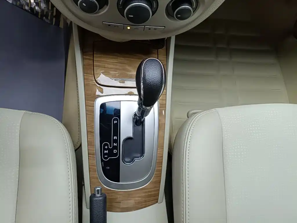 Buick Excelle 2015 — фото 14
