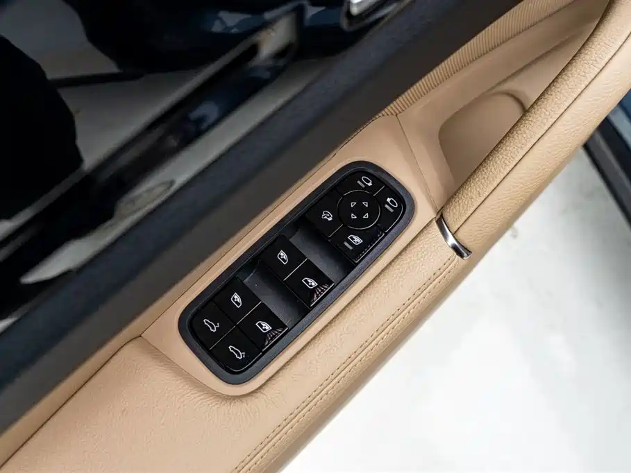 Porsche Cayenne 2018 — фото 25