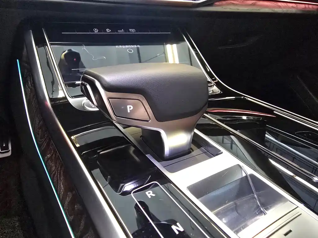 Audi Q8 2020 — фото 16