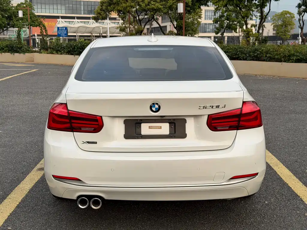 BMW 3 Series 2018 — фото 7