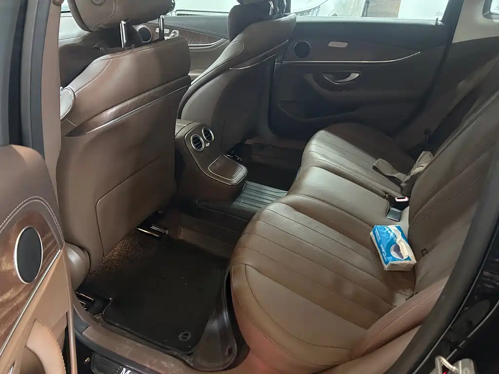 Mercedes-Benz E-Class 2023 — фото 12