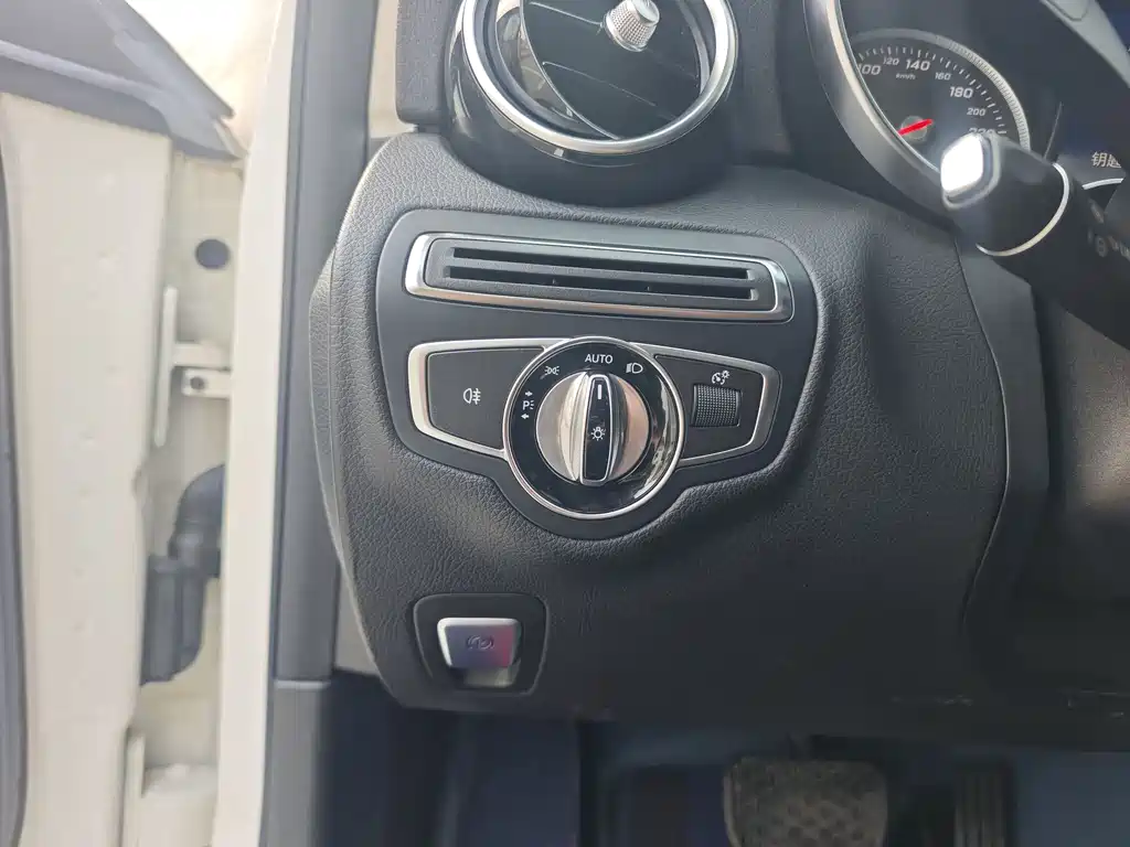Mercedes-Benz C-Class 2017 — фото 17
