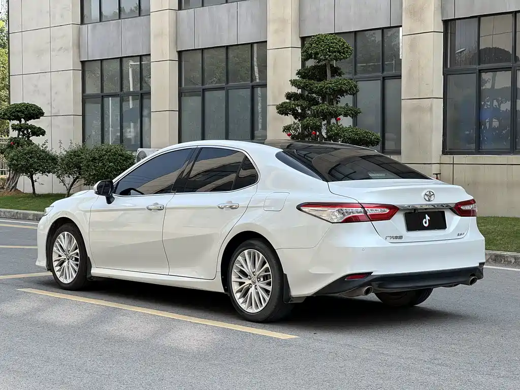 Toyota Camry 2020 — фото 16