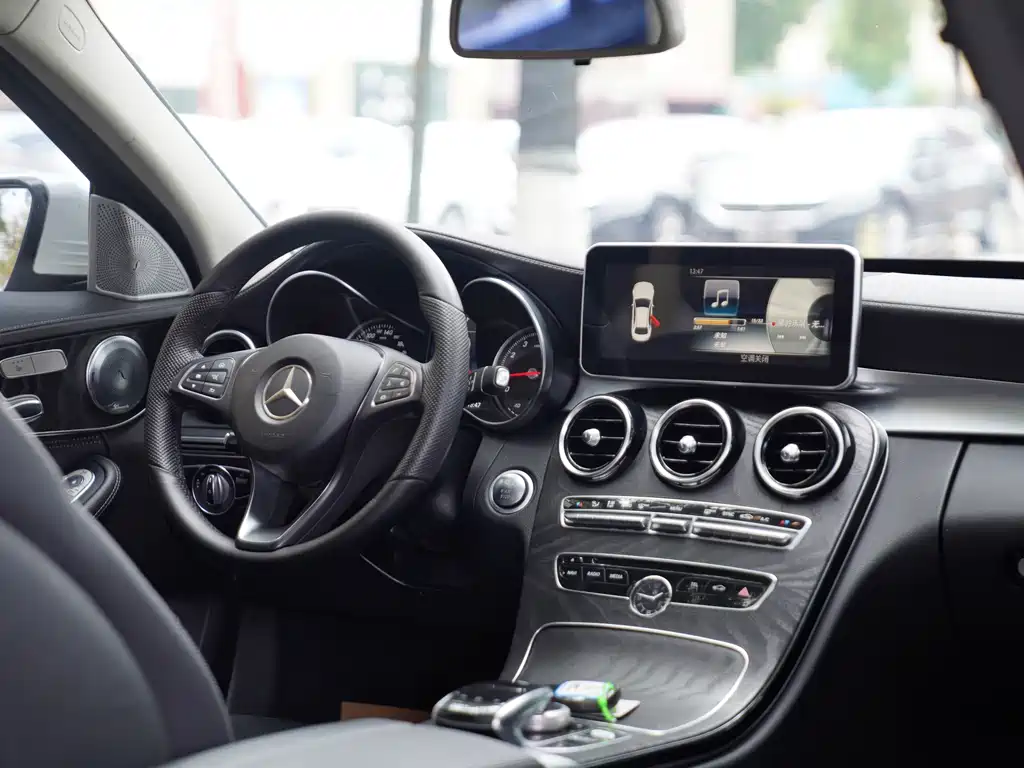 Mercedes-Benz C-Class 2018 — фото 16