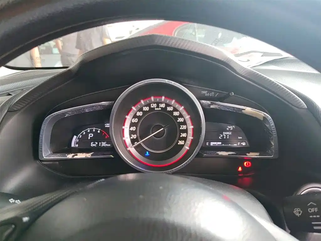 Mazda 3 Axela 2016 — фото 12