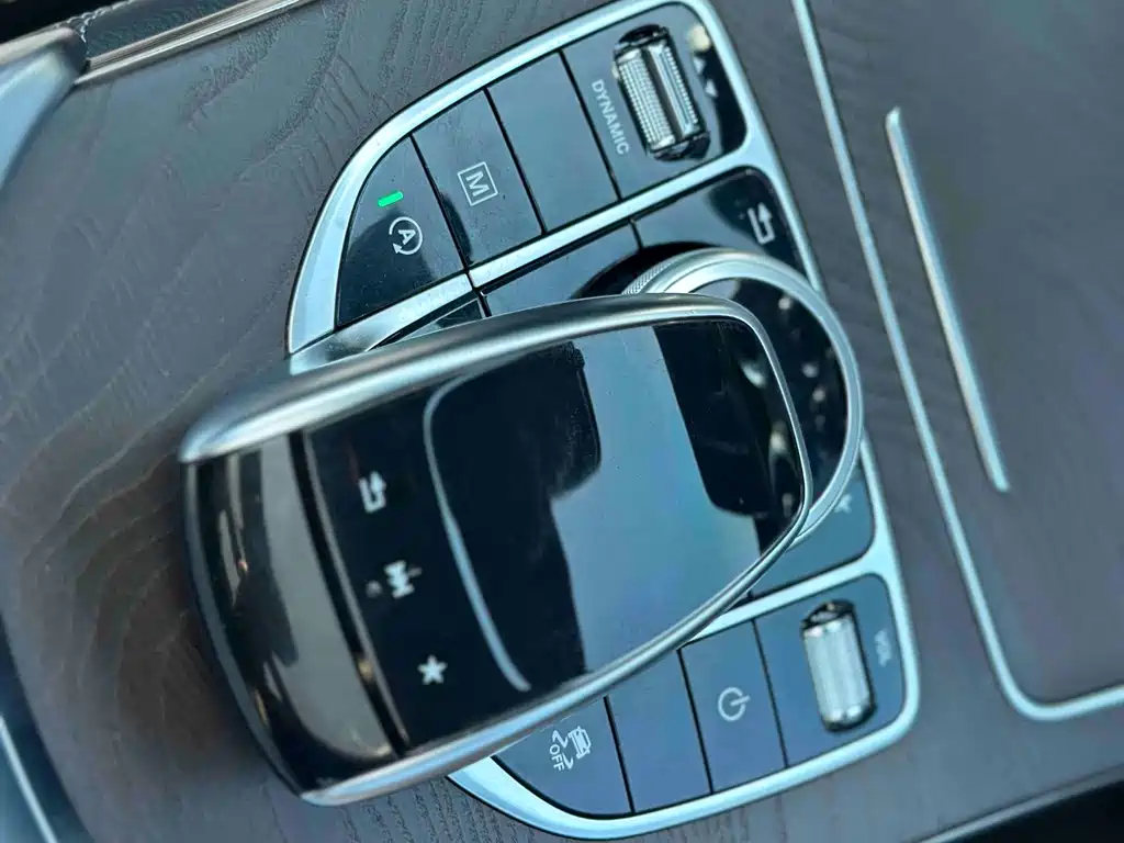 Mercedes-Benz GLC 2017 — фото 12