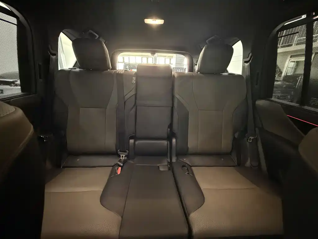 Lexus LX — фото 12