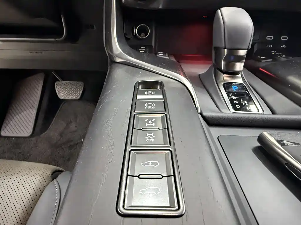 Lexus LX — фото 14
