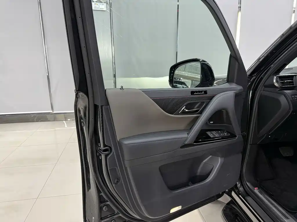 Lexus LX — фото 17