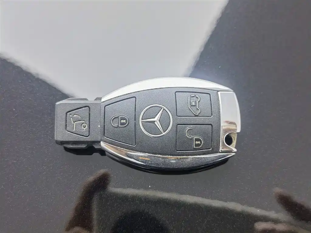 Mercedes-Benz V-Class 2020 — фото 19