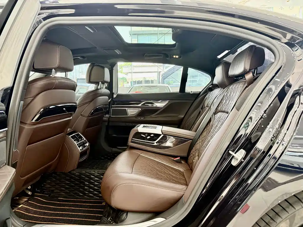BMW 7 Series 2021 — фото 10