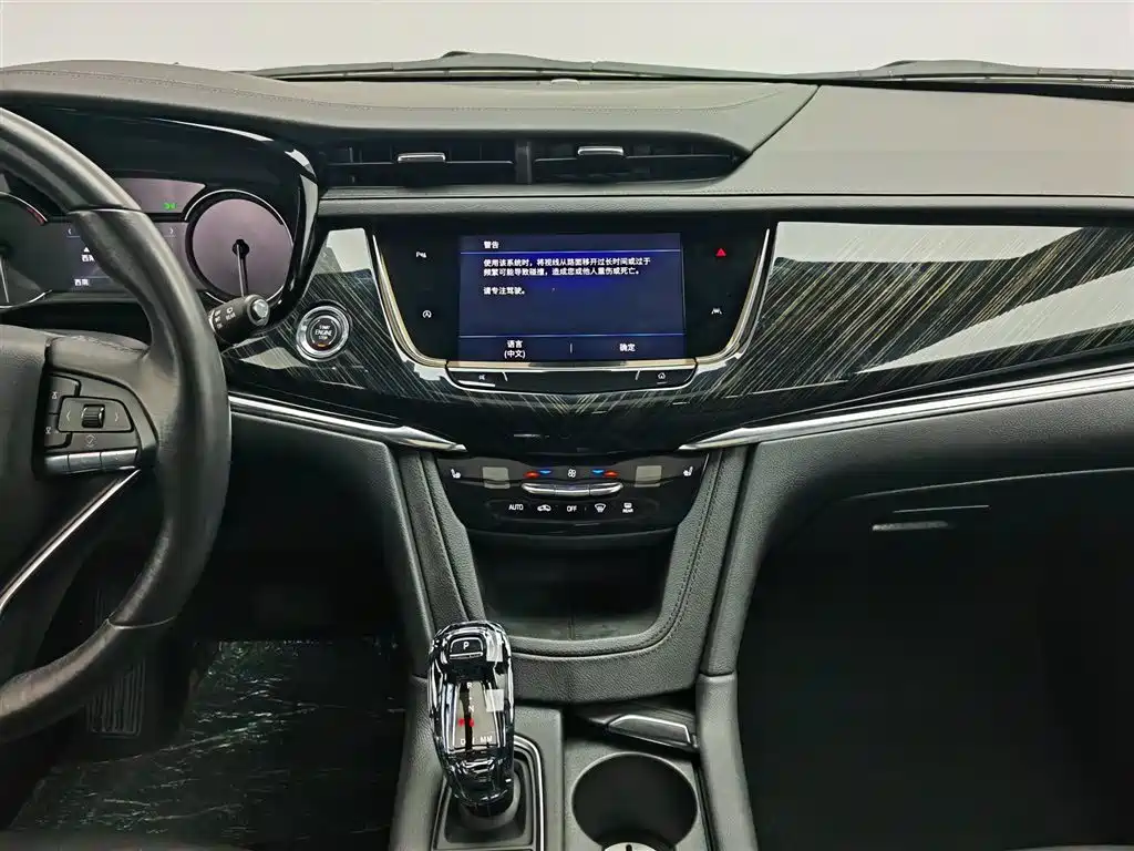 Cadillac XT6 2022 — фото 12