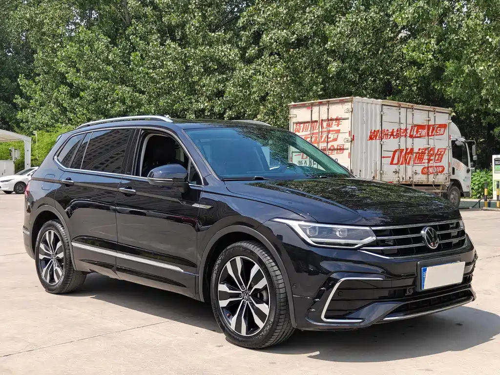 Volkswagen Tiguan L 2023 — фото 3