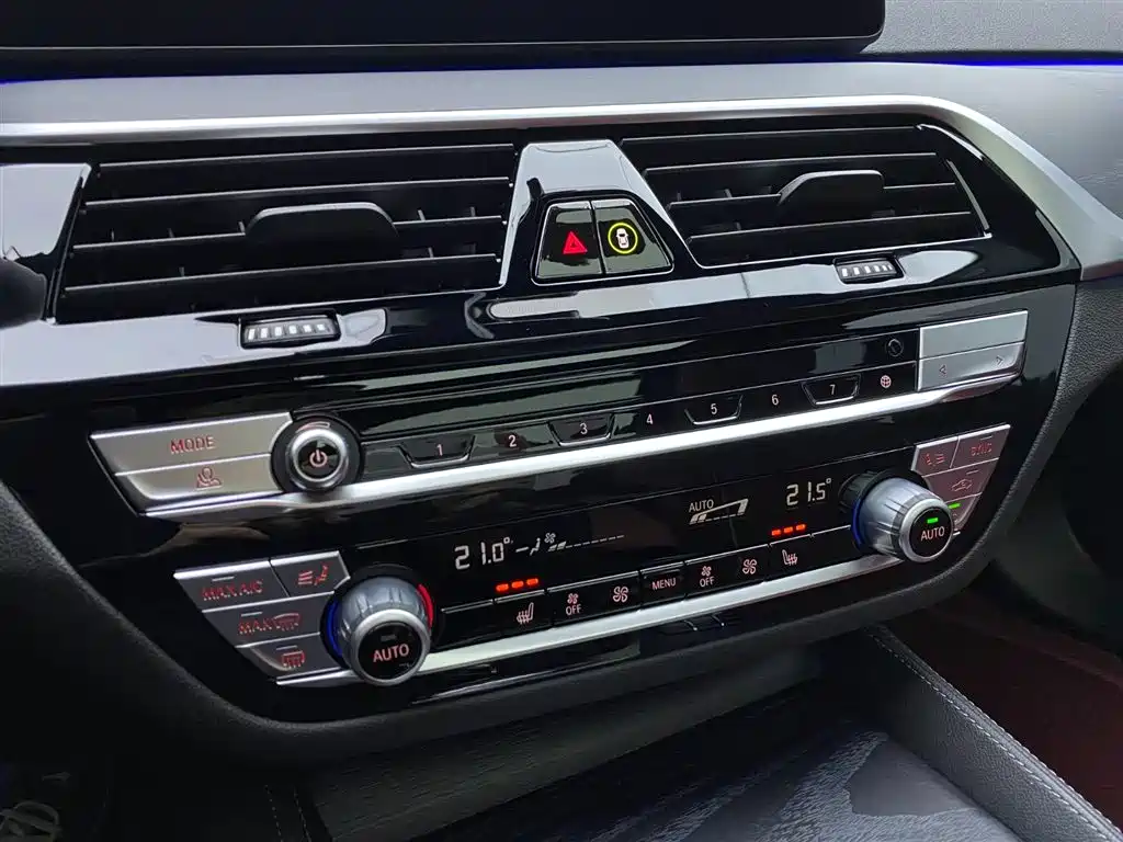 BMW 5 Series 2023 — фото 19