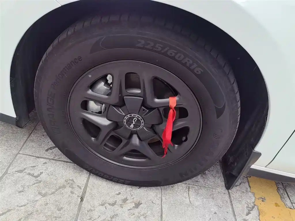 BYD Seal 05 DM-i 2025 — фото 23