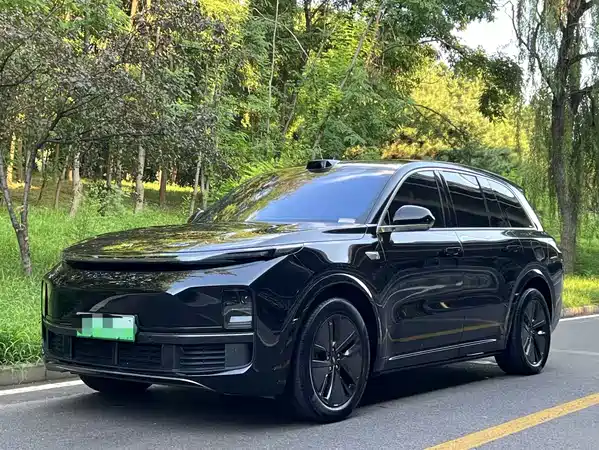 Li Auto L8 2025