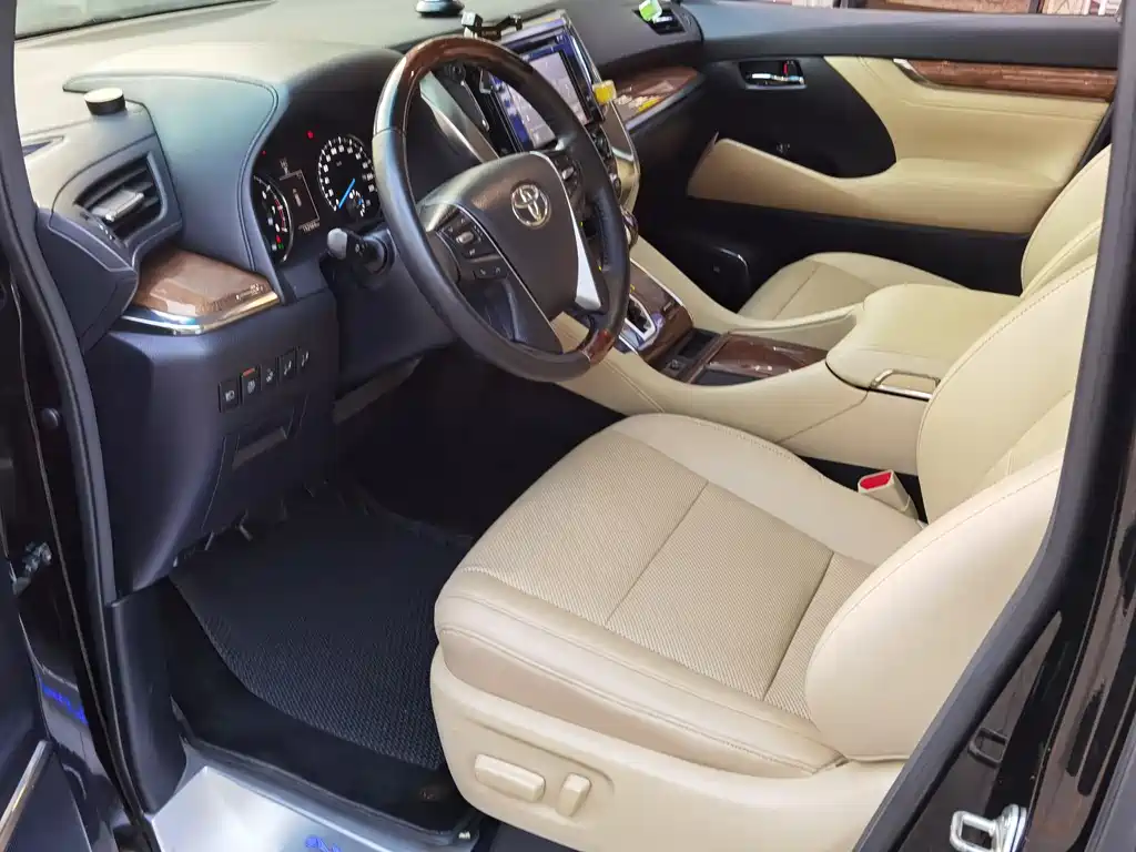 Toyota Alphard 2016 — фото 12