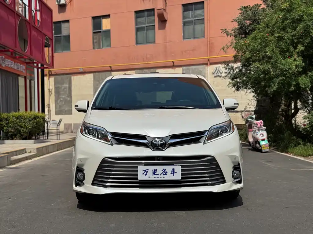 Toyota Sienna 2019 — фото 2