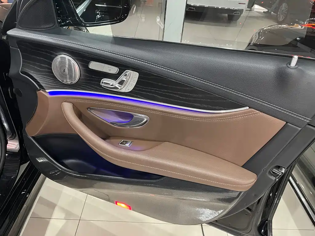 Mercedes-Benz E-Class 2020 — фото 14