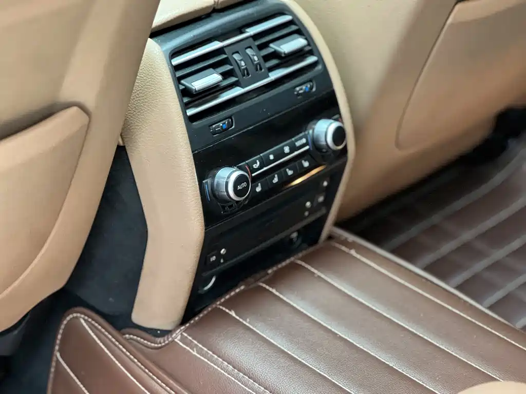 BMW 7 Series 2013 — фото 14