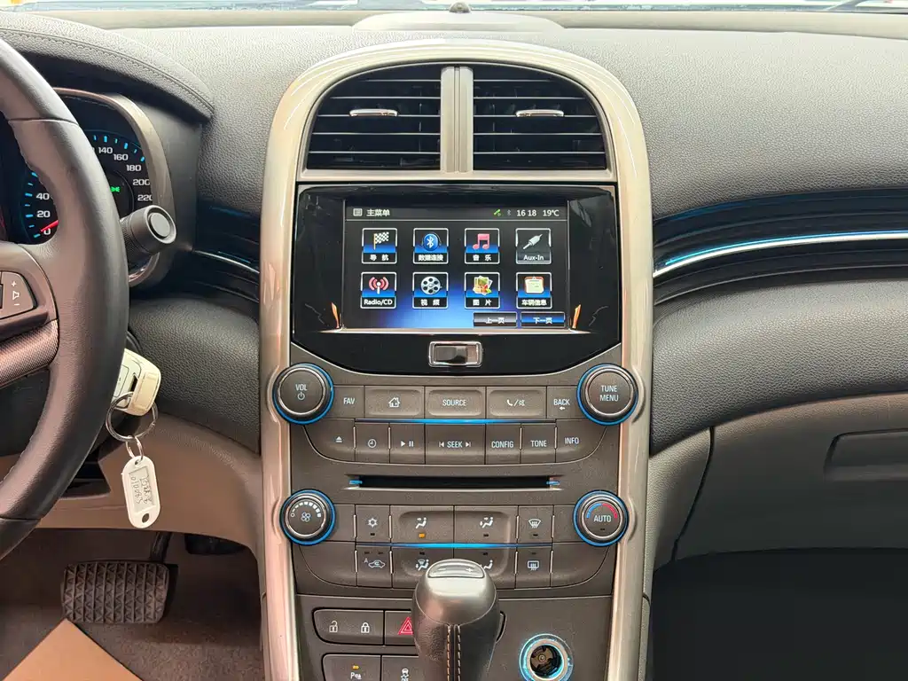 Chevrolet Malibu 2015 — фото 17