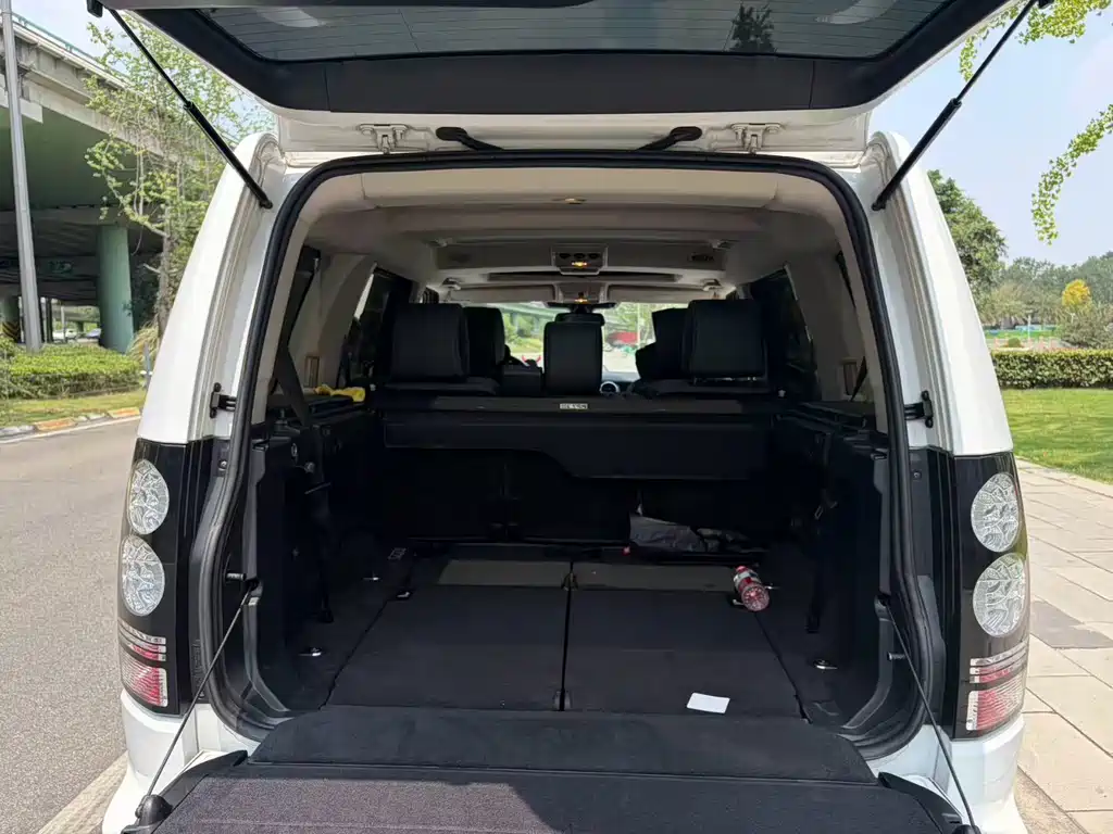 Land Rover Discovery 2014 — фото 9