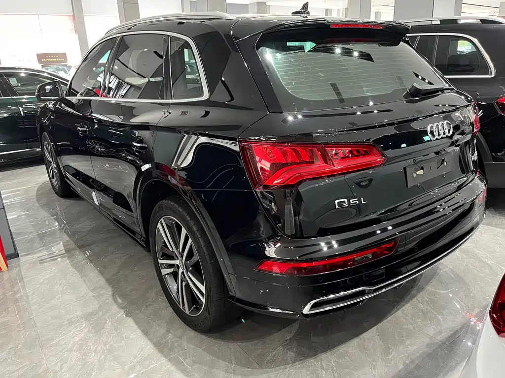 Audi Q5L 2020 — фото 12