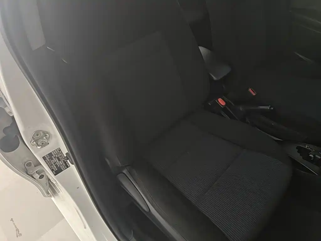 Toyota Yaris L 2017 — фото 25
