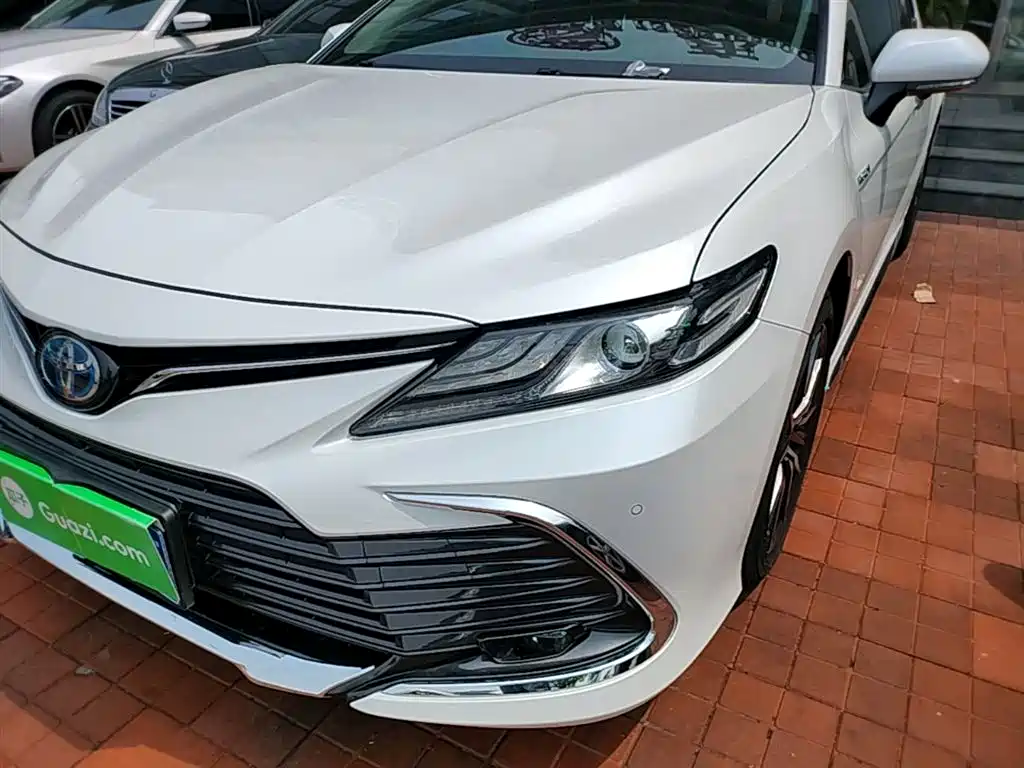 Toyota Camry 2023 — фото 24