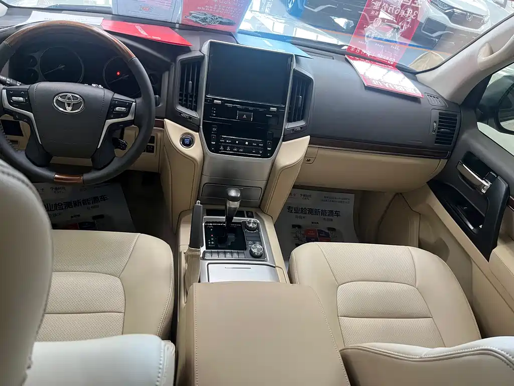 Toyota Land Cruiser 2018 — фото 6
